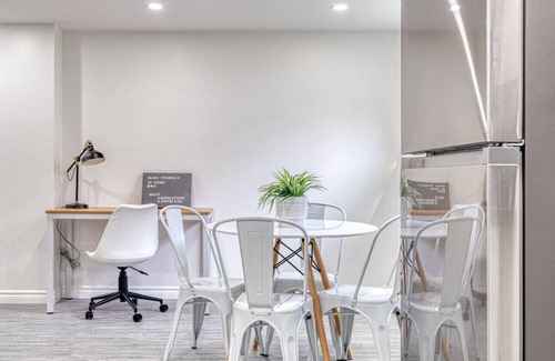Hamilton Condo | Mohawk+St.Joes+Near hwy+fast wi-fi+ free parking