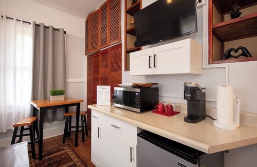 Volcano Apartment | Aloha Junction Guesthouse suites, Stay and explore Kilauea Volcano