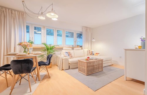 Rakowiec Apartment | Charming Apartment Near Chopin Airport with Private Home Theater!