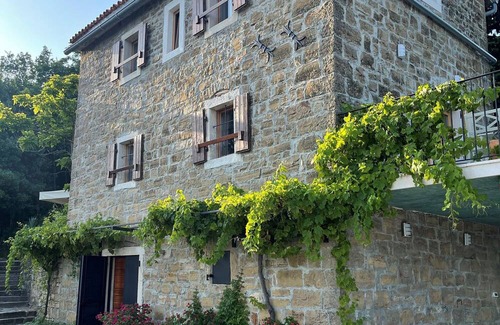 Oprtalj Cottage | Charming 2-bedroom cottage with swimmingpool in welcoming Oprtalj with WiFi, AC