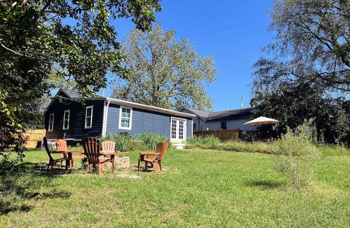 Radnor House | The BOHO Bungalow - NEW listing - Close to BNA, Broadway, Zoo, Opry and Geodis