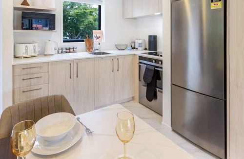 Henderson House | Modern Hideaway: 2-Bed Townhouse