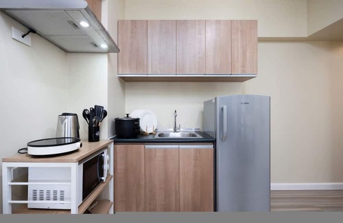 Lahug Apartment | 1BR in IT Park—Fast WiFi, Netflix, & Pool Access