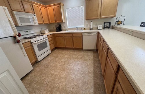 Virginia Trace House | Charming 2-Bedroom Retreat with Pool in The Villages