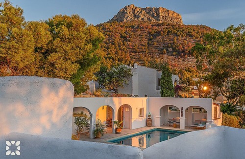 La Canuta Villa | Villa PIEDRA DE LA LUNA by Abahana Villas