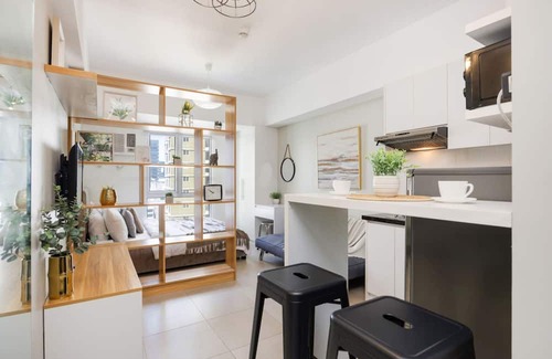Lahug Apartment | Furnished Studio | Amenity View, WiFi, Netflix and Pool