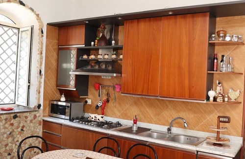 Ercolano Apartment | B&B La Casa di Giulia ai Piedi del Vesuvio Con Terrazza sul Golfo di Napoli