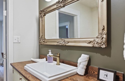 Nellysford Other | Charming 4-bedroom farmhouse in brilliant Roseland /The Hen House
