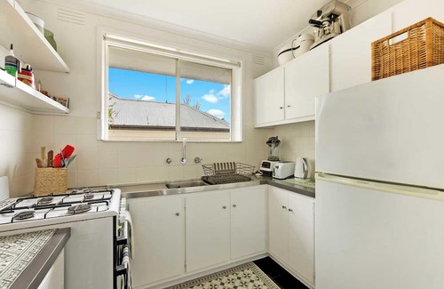 Fitzroy North Apartment | Quaint 2 Bedroom Fitzroy Apartment Free WiFi