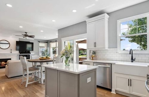 Lake in the Hills House | Beautiful 3-bedroom Lake house in Lake in the Hills