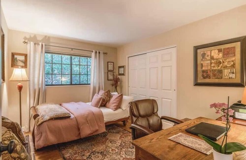 Monterey House | Jardin de Soledad 2br in Monterey Near Downtown