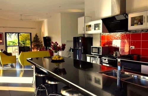 Dauin Villa | overlooking villa with breathtaking sunrises a modern kitchen big swimming pool