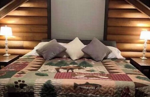 Millfield Cabin | Cabin on 80 acres between Nelsonville and Athens.