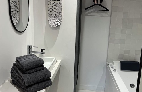 Villefranche-sur-Saone Apartment | Loveroom Centre Ville