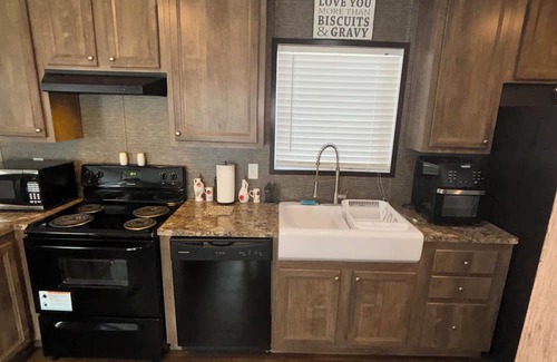 Walterboro House | 3-bedroom mobile home in awesome Walterboro with AC, WiFi, Cable