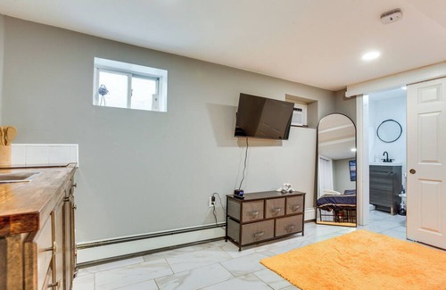 Elizabeth Apartment | Cozy Apartment: 1 Mi to Elizabeth Transit Station!