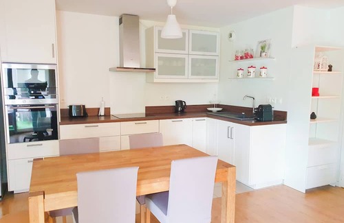 Guyancourt Apartment | Flat on the edge of the forest 30 min from Paris