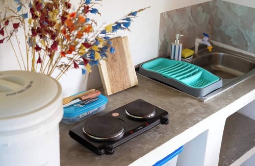 El Paredon House | Loros Bungalow kitchen, private pool "AZURA"