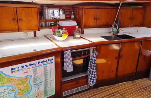 Kralendijk Boat Rental | Stay on Sail! Live-aboard on Bonaire Unique way of Staying on the Island