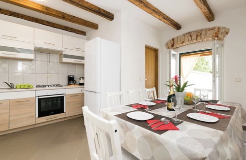 Skatari House | Olga - Pula · Holiday home Olga with Pool & Pet friendly