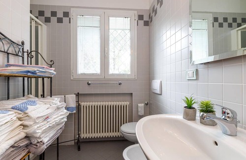 Germignaga Apartment | Il Balcone Delle Camelie Suite
