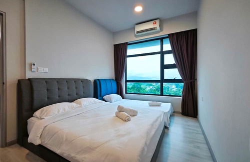 Downtown Kota Kinabalu House | MR Homestay-Jesselton Quay with Mountain View, City View & Sea View