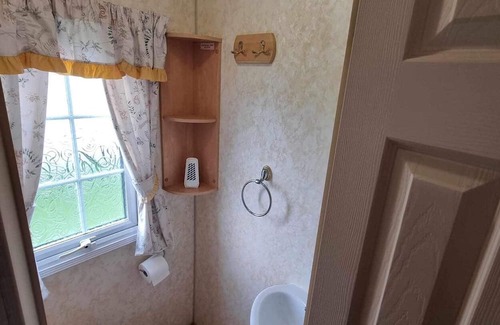 Ingoldmells Cabin | Inviting 2-Bed Cabin in Skegness