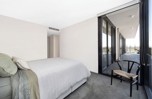 Kingston Apartment | 5Beds Waterfront Lux in Kingston