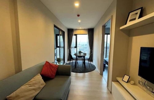 Sukhumvit Apartment | 5min to BTS-7eleven- Pool Kitchen Gym Sunrise view