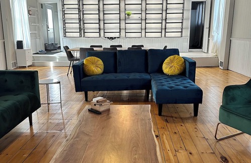 Vittoria House | Brand New Listing! Perfect for groups - close to beaches, wineries, restaurants