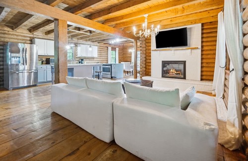 Fleming Cabin | Charming dog-friendly cabin w/ amazing lake views near Savannah