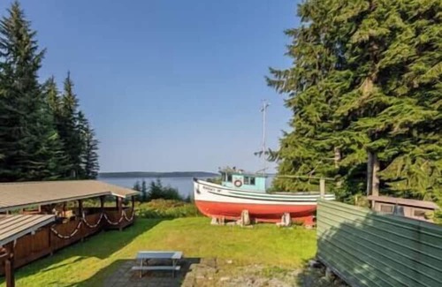 Alert Bay Cabin | (D) Sterling Standard Cabin