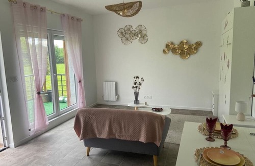 Vernou-la-Celle-sur-Seine House | Water-edge Stay