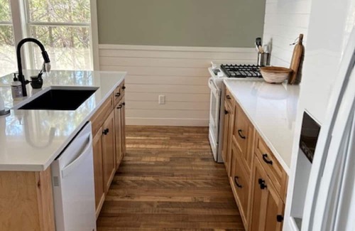 Duluth Apartment | Serene Beach and Stunning Cottage Apartment on Lake