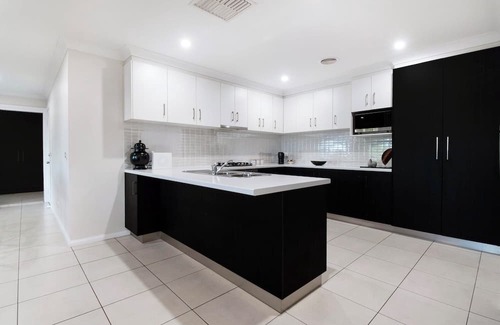 Bourkelands House | Burrundulla - Contemporary Retreat, Firepit