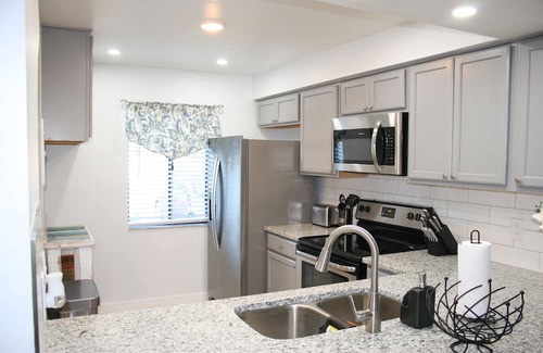 Tropic Condo | Ideal location - close to Eau Gallie Arts District, Beaches & Downtown Melbourne