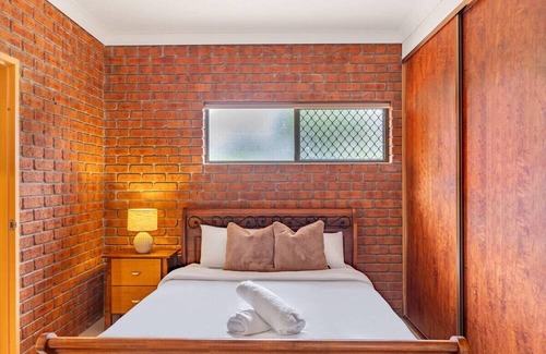 Robertson House | 1 Bedroom Comfy Unit Sleep 3 close to mall and bus