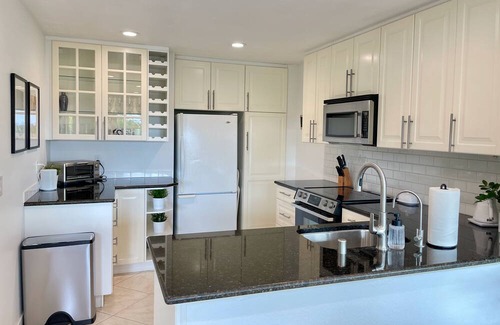 Mission Valley West House | Bright, spacious townhouse in a quiet community with a shared pool & hot tub