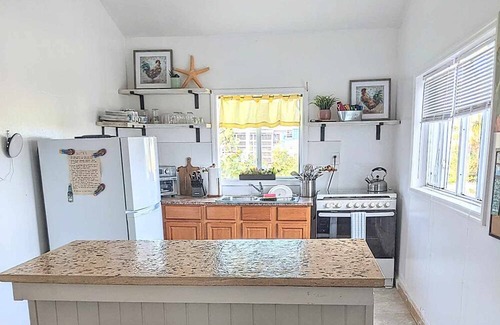 Governor's Harbour Cottage | Centrally located, budget friendly cottage across of GHB airport.