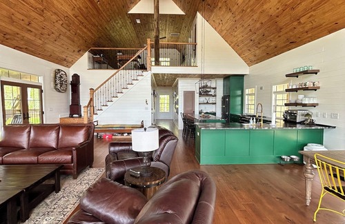 Chaplin Cabin | Luxury in the Country. Chalet Style Cabin on secluded 61 Acres with 3 acre Lake