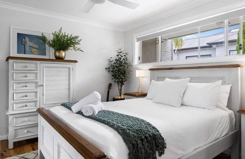 Charlestown Villa | Siesta Key- Shops cafes and close to the Beach