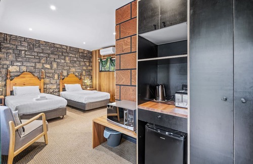 Emerald Apartment | Little Acorn