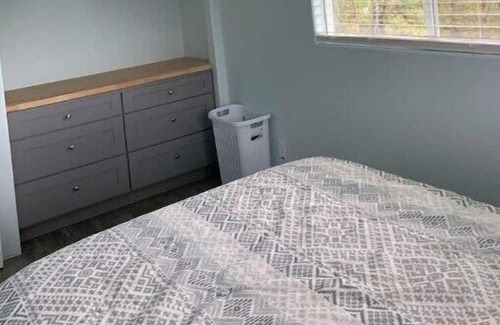 Eden Roc House | The Ohana House ByVolcano N Park 2BR 3QBeds 4Cots