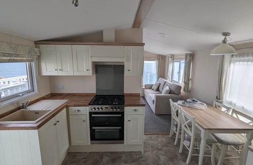 Holworth Cabin | Willow - Creek Caravan Park Ringstead - Dog Friendly