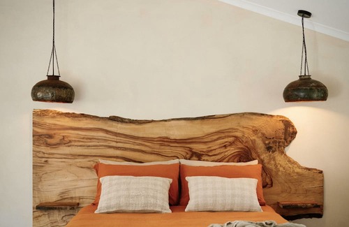 Clunes Cottage | The Honey Barn. Wabi-Sabi Cottage with Byron Hinterland view.