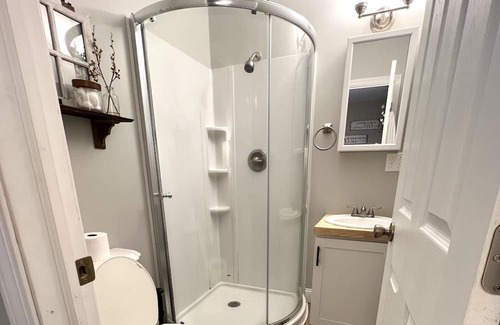 Florence House | Centrally located a skip from downtown Cincinnati and just North of the Ark!