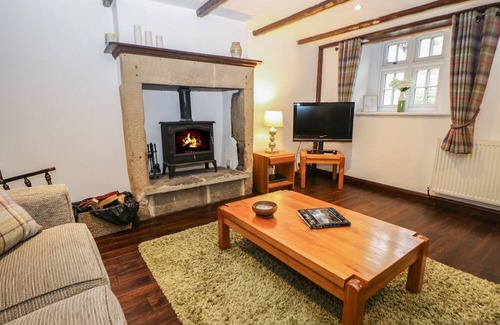 Great Longstone Cottage | HARROW COTTAGE, family friendly in Great Longstone