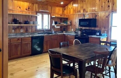 Wells House | Cozy and private escape on 10 acres next to a babbling brook