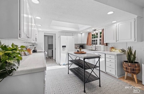 Rogers Cottage | Creekside Oasis: Pool/Hot Tub | Beaver Lake & DTR