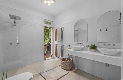Ravensbourne House | Kenti's Cottage - Two Bedroom
